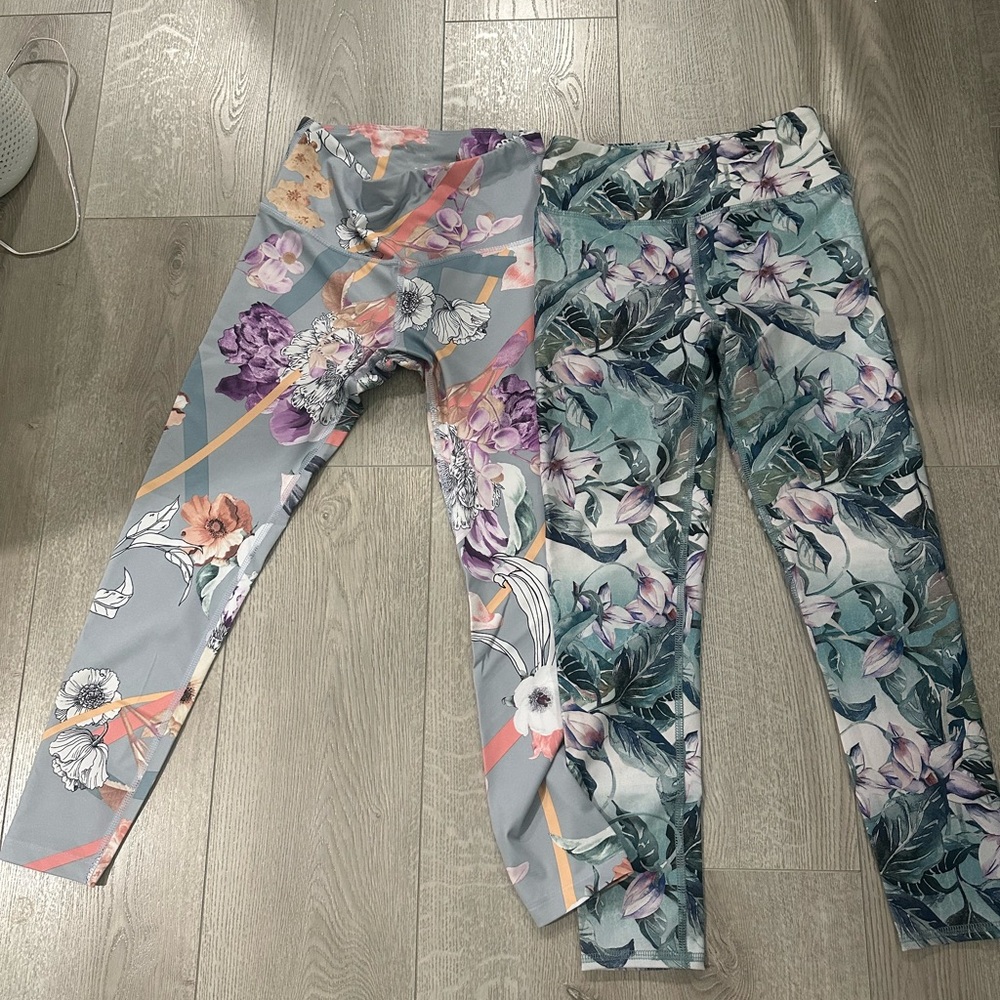 Set of two workout leggings size xs/s